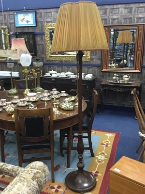 Lot 420 - A MAHOGANY FLOOR LAMP