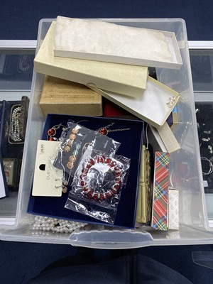 Lot 459 - A COLLECTION OF COSTUME JEWELLERY