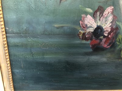 Lot 123 - FLORAL STILL LIFE, AN OIL BY MARY C DAVIDSON