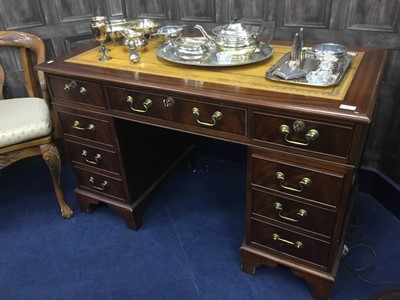Lot 483 - A 20TH CENTURY KNEEHOLE PEDESTAL DESK