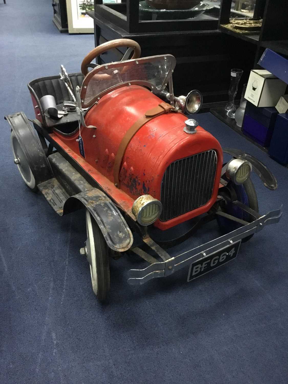 Lot 258 - A 20TH CENTURY CHILD'S PEDAL CAR