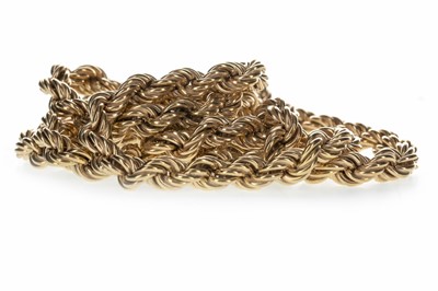 Lot 811 - A GOLD ROPETWIST CHAIN