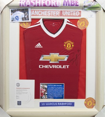 Lot 467 - A SIGNED MANCHESTER UNITED FOOTBALL CLUB JERSEY