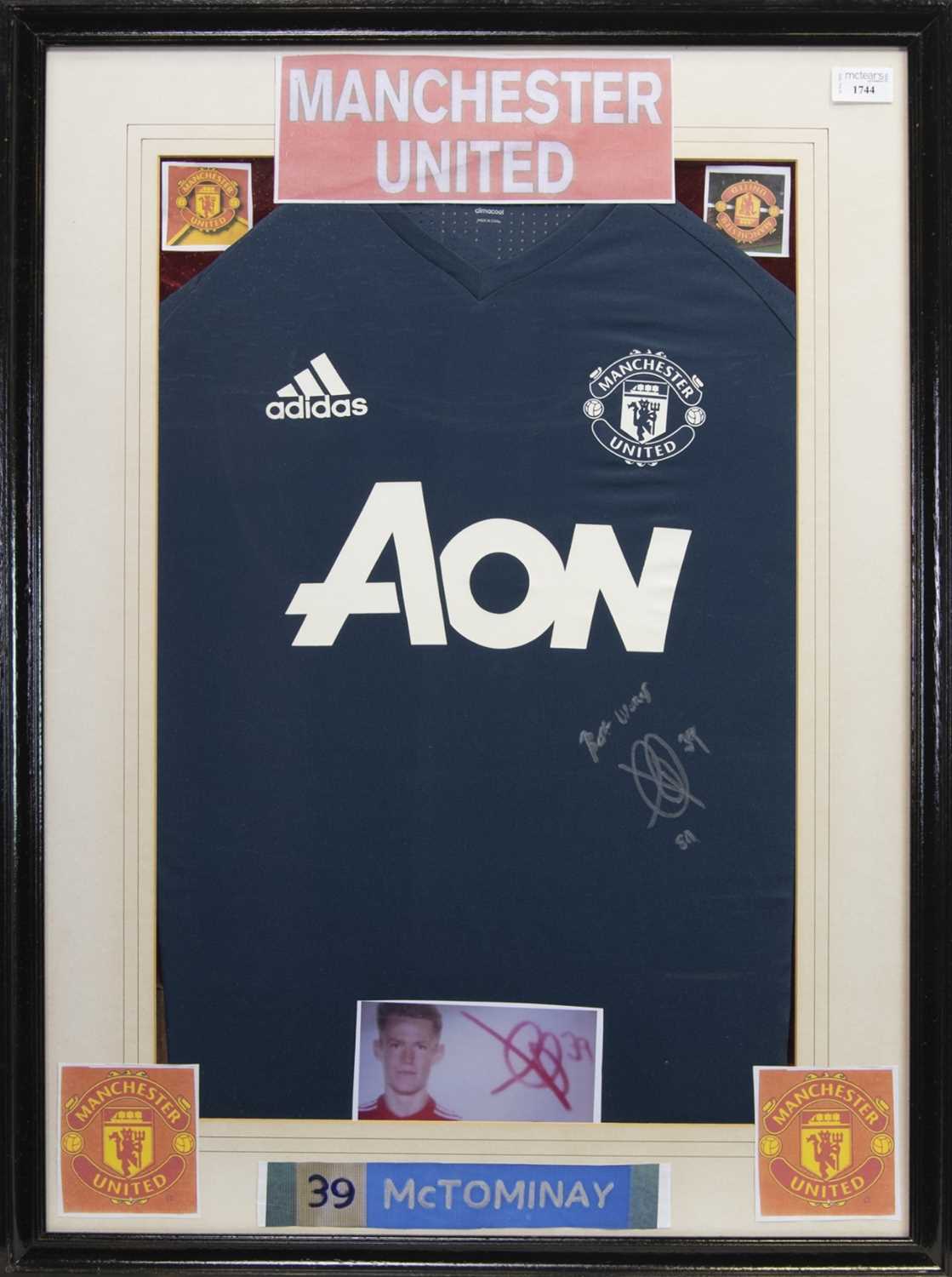 Lot 1744 - A SIGNED MANCHESTER UNITED FOOTBALL CLUB JERSEY