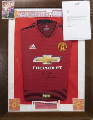 Lot 1752 - A SIGNED MANCHESTER UNITED FOOTBALL CLUB JERSEY
