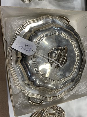 Lot 426 - A VICTORIAN SILVER ENTRÉE DISH AND COVER