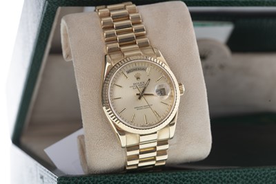 Lot 742 - A GENTLEMAN'S ROLEX OYSTER PERPETUAL DAY