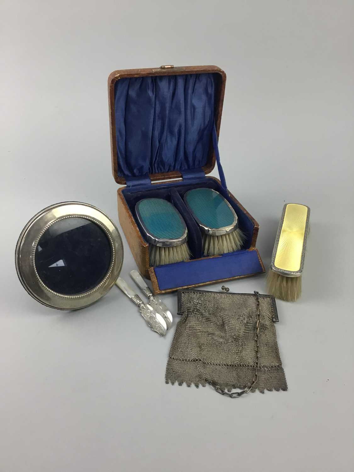 Lot 15 - A SILVER PHOTOGRAPH FRAME, SILVER BACKED BRUSHES AND OTHER ITEMS
