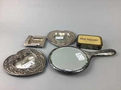 Lot 142 - A SILVER ENGINE TURNED ASH DISH AND OTHER ITEMS