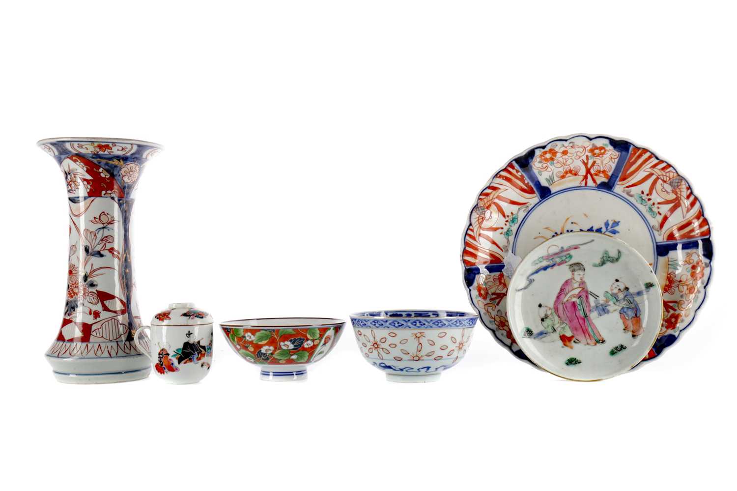 Lot 770 - A JAPANESE IMARI VASE, PLATES AND OTHER ITEMS