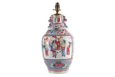 Lot 773 - AN EARLY 20TH CENTURY CHINESE FAMILLE ROSE VASE CONVERTED TO A LAMP