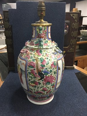 Lot 773 - AN EARLY 20TH CENTURY CHINESE FAMILLE ROSE VASE CONVERTED TO A LAMP
