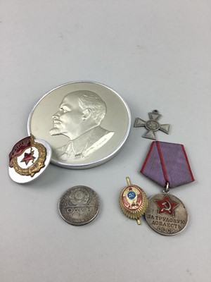 Lot 52 - A GROUP OF RUSSIAN MEDALS AND BADGES