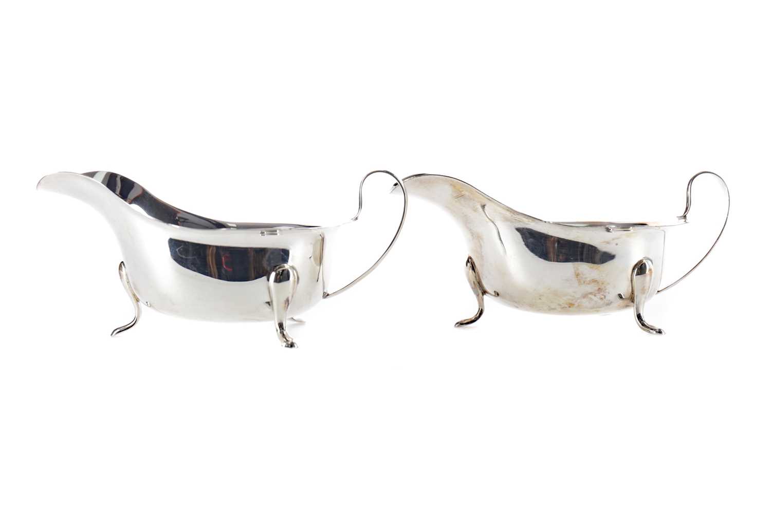 Lot 444 - A CASED PAIR OF SILVER SAUCE BOATS