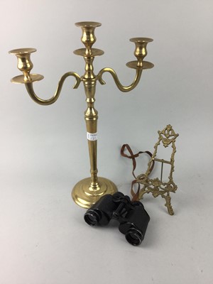 Lot 177 - A VINTAGE BRASS FLOOR STANDING LAMP, BINOCULARS AND OTHER ITEMS