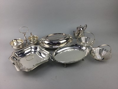 Lot 125 - A SILVER VANITY SET AND VARIOUS SILVER PLATED WARE