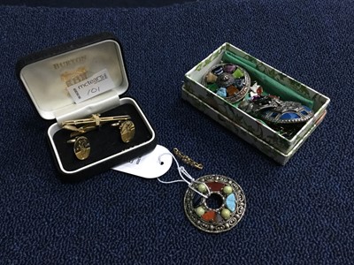 Lot 101 - A SEED PEARL SET PIN BROOCH, OTHER BROOCHES AND CUFFLINKS