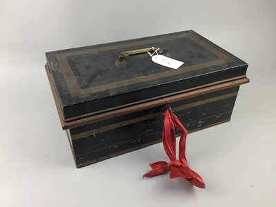 Lot 46 - A VINTAGE LACQUERED TIN WITH BRASS HANDLE