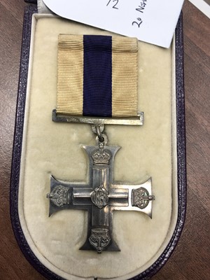 Lot 1318 - A MILITARY CROSS MEDAL AND A 1938 EMPIRE EXHIBITION COMMITTEE BADGE