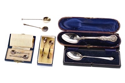 Lot 461 - A CASED SILVER CONDIMENT SET AND CASED SILVER SPOONS