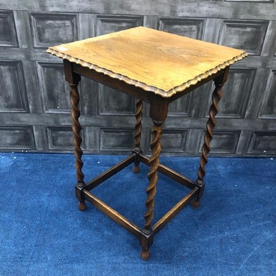 Lot 353 - AN OAK OCCASIONAL TABLE