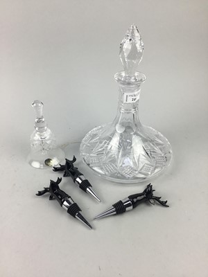 Lot 218 - A SHIPS' STYLE GLASS DECANTER ALONG WITH OTHER ITEMS