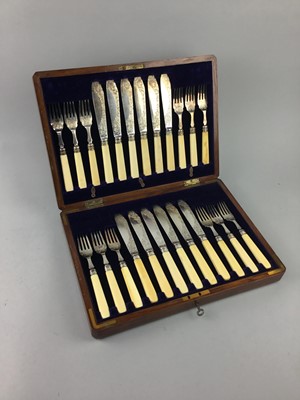Lot 227 - AN OAK CANTEEN OF SILVER PLATED CUTLERY AND OTHER CUTLERY IN A FITTED SUITCASE