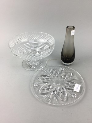 Lot 461 - A CRYSTAL BOWL, CRYSTAL CAKE STAND AND OTHER CRYSTAL WARE