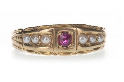 Lot 947 - A RED GEM SET AND PEARL RING