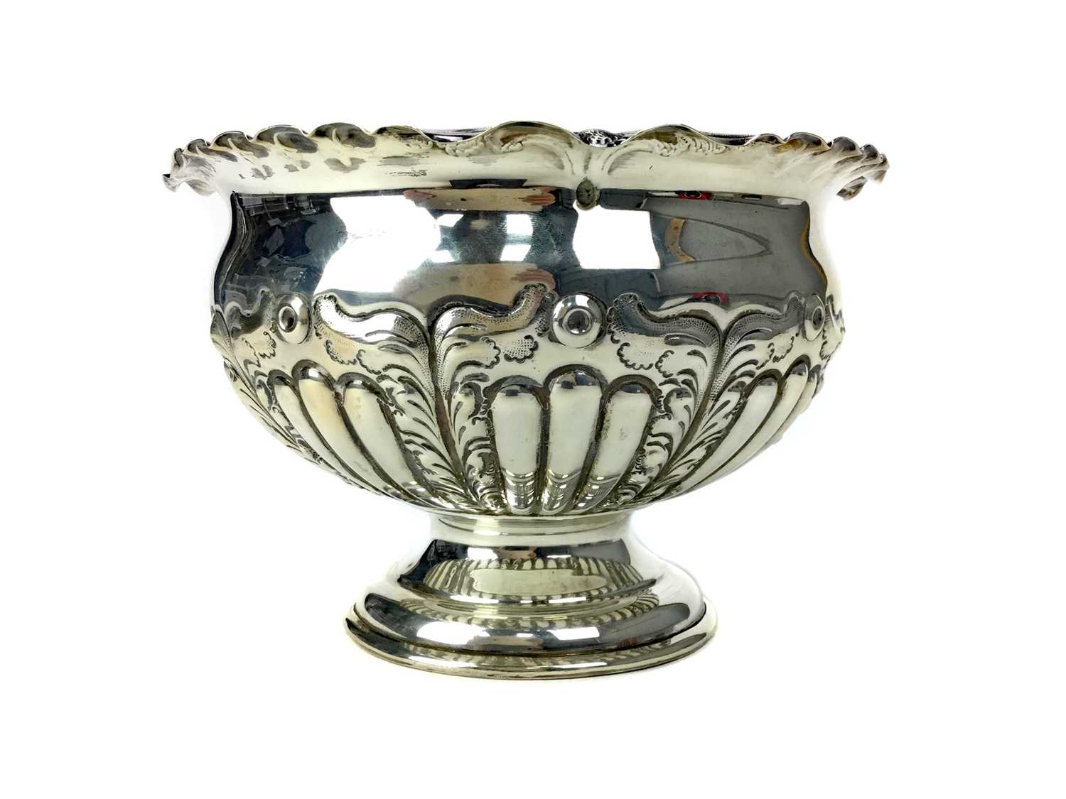 Lot 464 - AN EARLY 20TH CENTURY SILVER ROSE BOWL