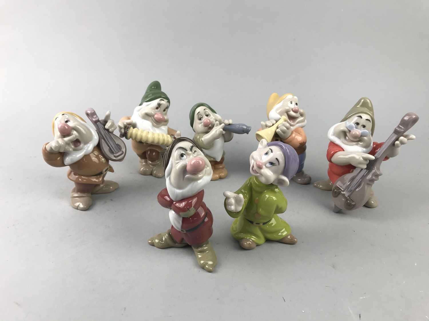 Lot 469 - A LOT OF NAO 'DISNEY' FIGURES