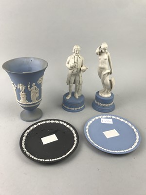 Lot 473 - A LEDA & THE SWAN WEDGWOOD FIGURE ALONG WITH OTHER WEDGWOOD ITEMS
