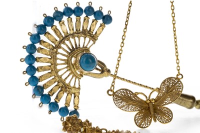 Lot 957 - A FILIGREE BUTTERFLY NECKLACE, PAIR OF DROP EARRINGS AND A BLUE HARDSTONE PIN