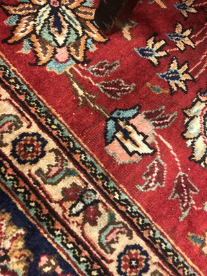 Lot 1383 - A MID 20TH CENTURY HAND KNOTTED PERSIAN CARPET