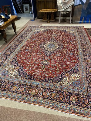 Lot 1385 - A FINE HAND KNOTTED WOOL PERSIAN CARPET