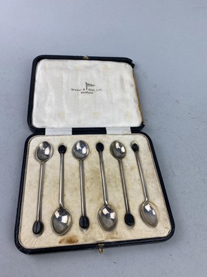 Lot 503 - A SET OF SIX WALKER & HALL SILVER SPOONS AND SILVER PLATED FLATWARE