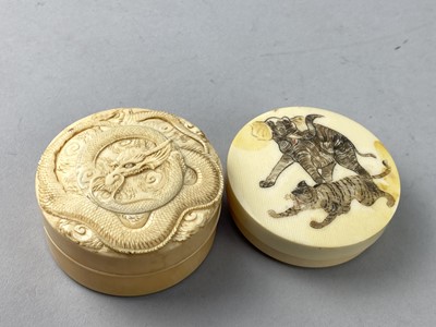 Lot 423 - AN EARLY 20TH CENTURY CHINESE IVORY BOX AND ANOTHER