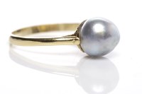 Lot 162 - PEARL SET RING set with a single grey pearl...