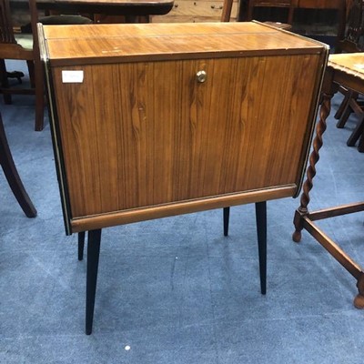 Lot 591 - A RETRO COCKTAIL CABINET