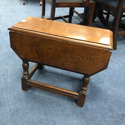 Lot 589 - AN OAK DROP LEAF TABLE