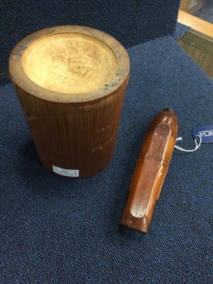 Lot 711 - A 20TH CENTURY CHINESE BAMBOO BRUSH POT AND A BRUSH HOLDER