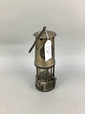 Lot 131 - A MINERS BRASS SAFETY LAMP