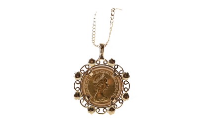 Lot 40 - A QUEEN ELIZABETH II (1952 - PRESENT) SOVEREIGN COIN PENDANT DATED 1978
