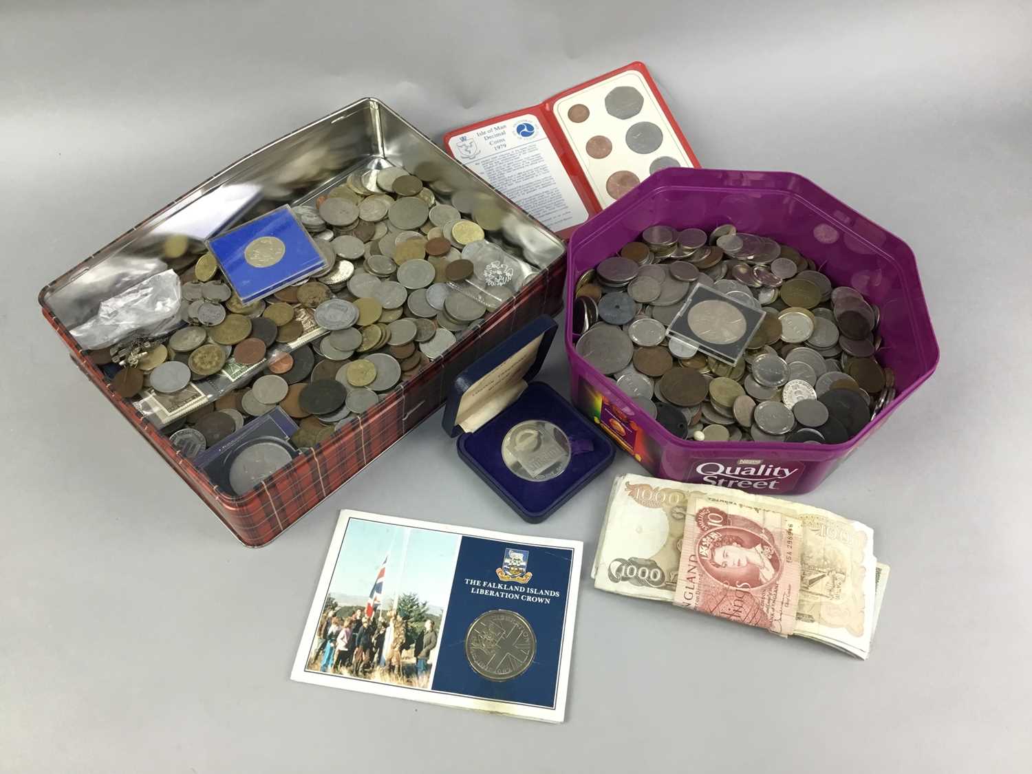 Lot 15 - A COLLECTION OF COINS AND BANKNOTES