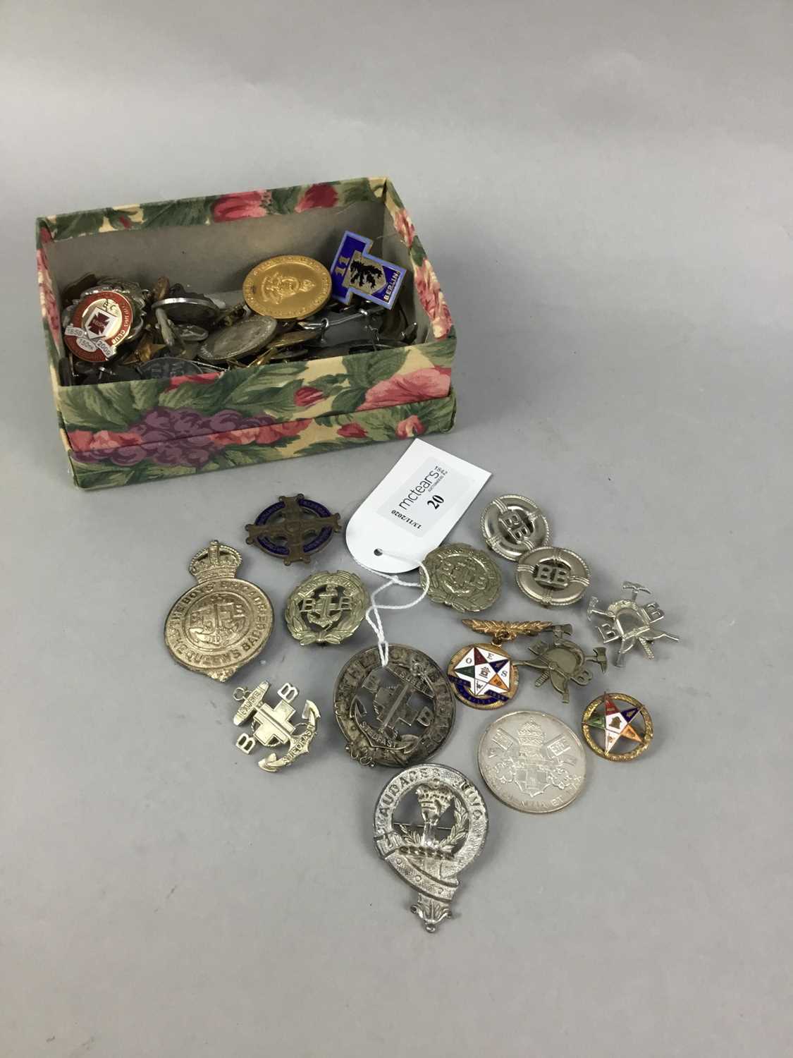 Lot 20 - A COLLECTION OF BOYS BRIGADE BADGES AND OTHERS