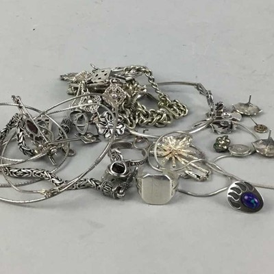 Lot 77 - A GROUP OF SILVER AND OTHER JEWELLERY