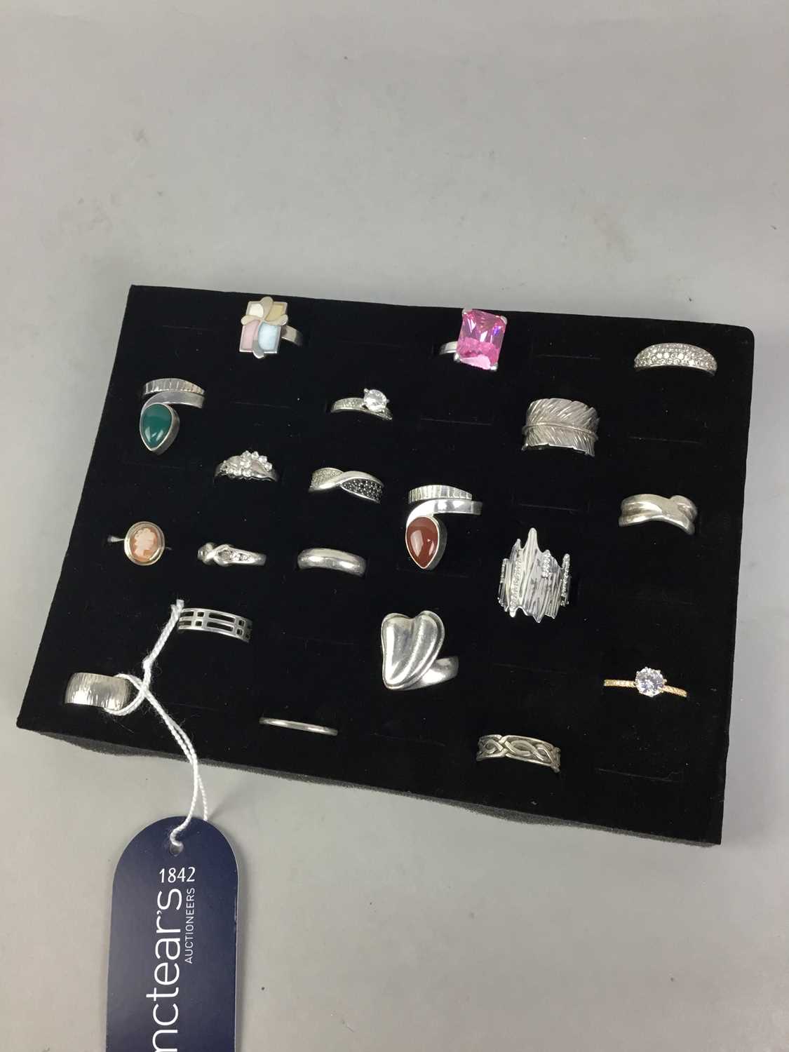 Lot 16 - A LOT OF SILVER AND OTHER RINGS