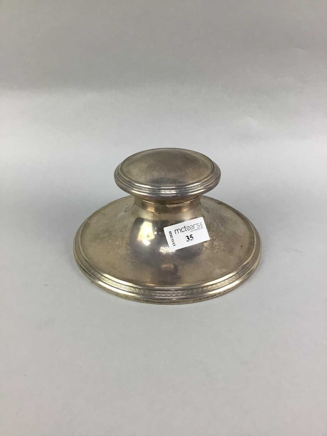 Lot 35 - AN EARLY 20TH CENTURY SILVER CIRCULAR INKWELL