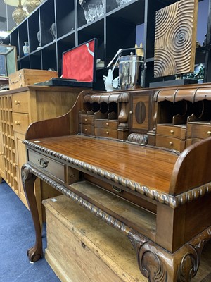 Lot 198 - A REPRODUCTION MAHOGANY DESK