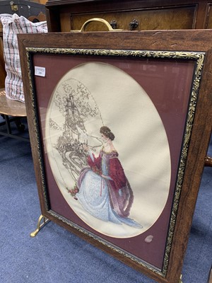 Lot 220 - A MODERN UPHOLSTERED FIRE SCREEN AND AN OAK PLANK STAND